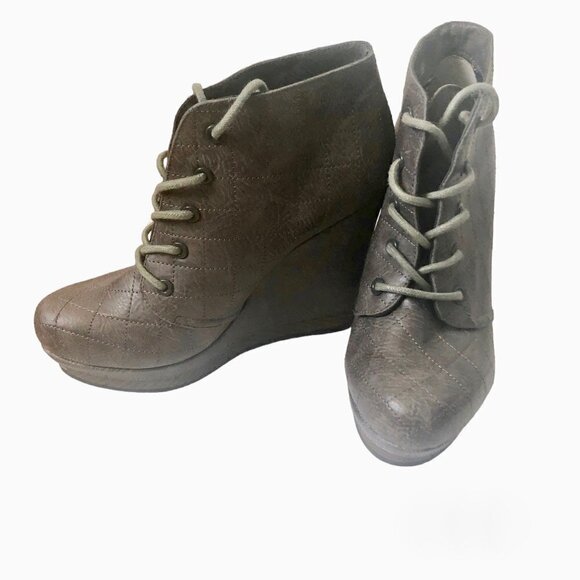 Anthropologie Seychelles Ankle Boots Booties Grey Quilted Lace-Up Size 6.5 - Picture 2 of 7